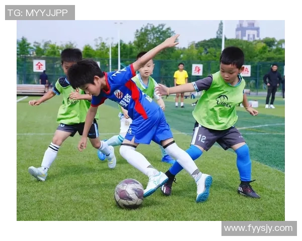 踢足球明星的激情与荣耀在绿茵场上的绚丽画卷